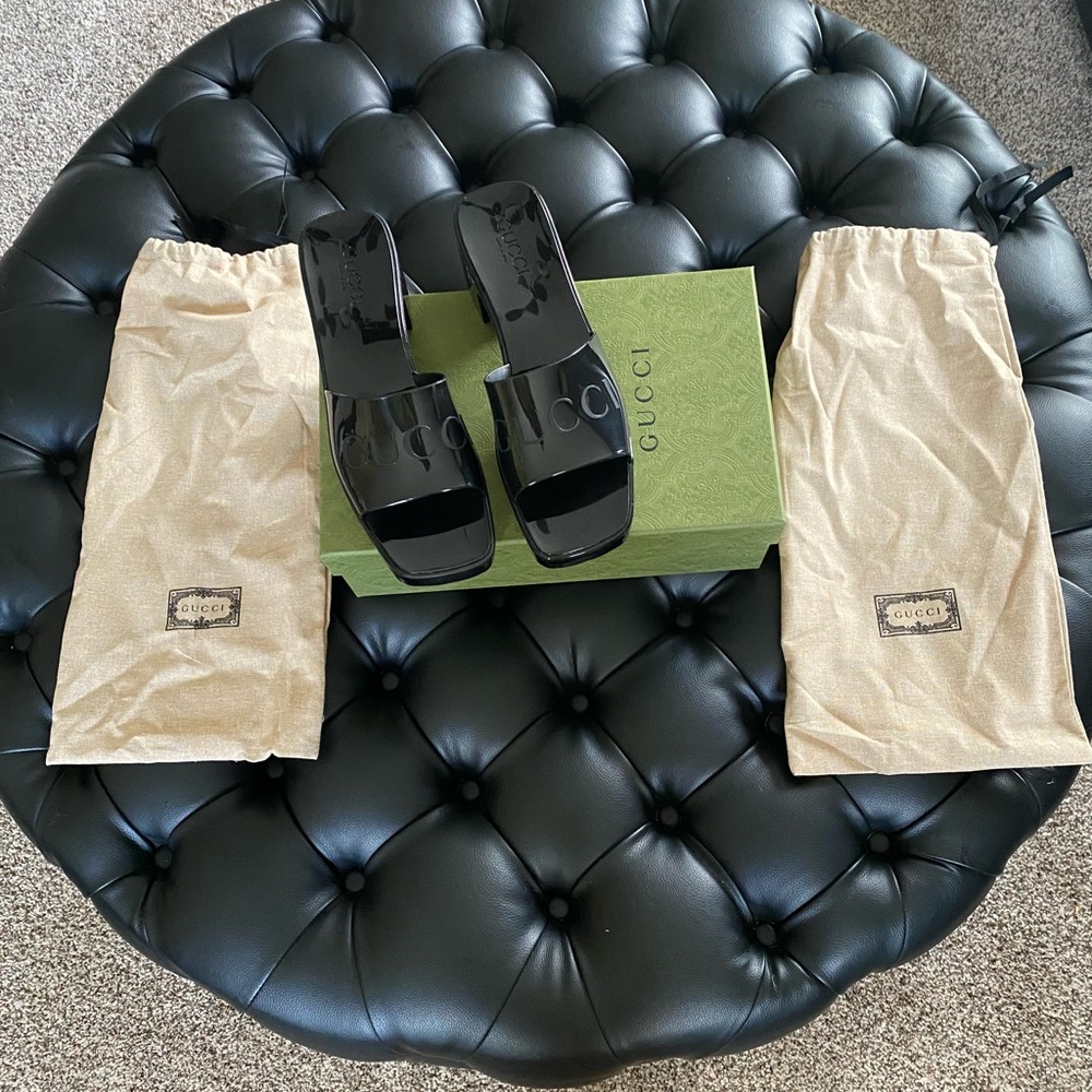 Black Gucci Women's rubber slide sandal size 40